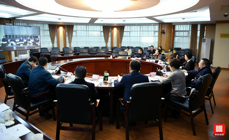 2021年1月6日，元方主持召開中國重汽綿陽生產(chǎn)基地?cái)U(kuò)能上量第三次聯(lián)席會(huì)議  張莉 攝.jpg