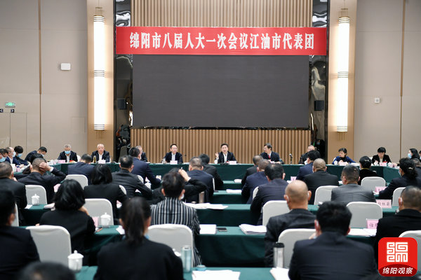 2021年10月27日，羅增斌參加江油代表團(tuán)分團(tuán)討論  張莉 攝.jpg